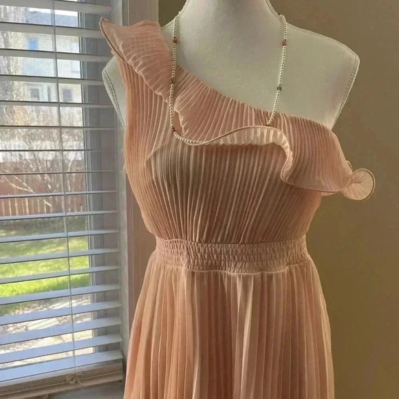 Size[M]American Rag Cie  One Shoulder Pleated MIDI Nude/Pink Dress - Picture 2 of 7